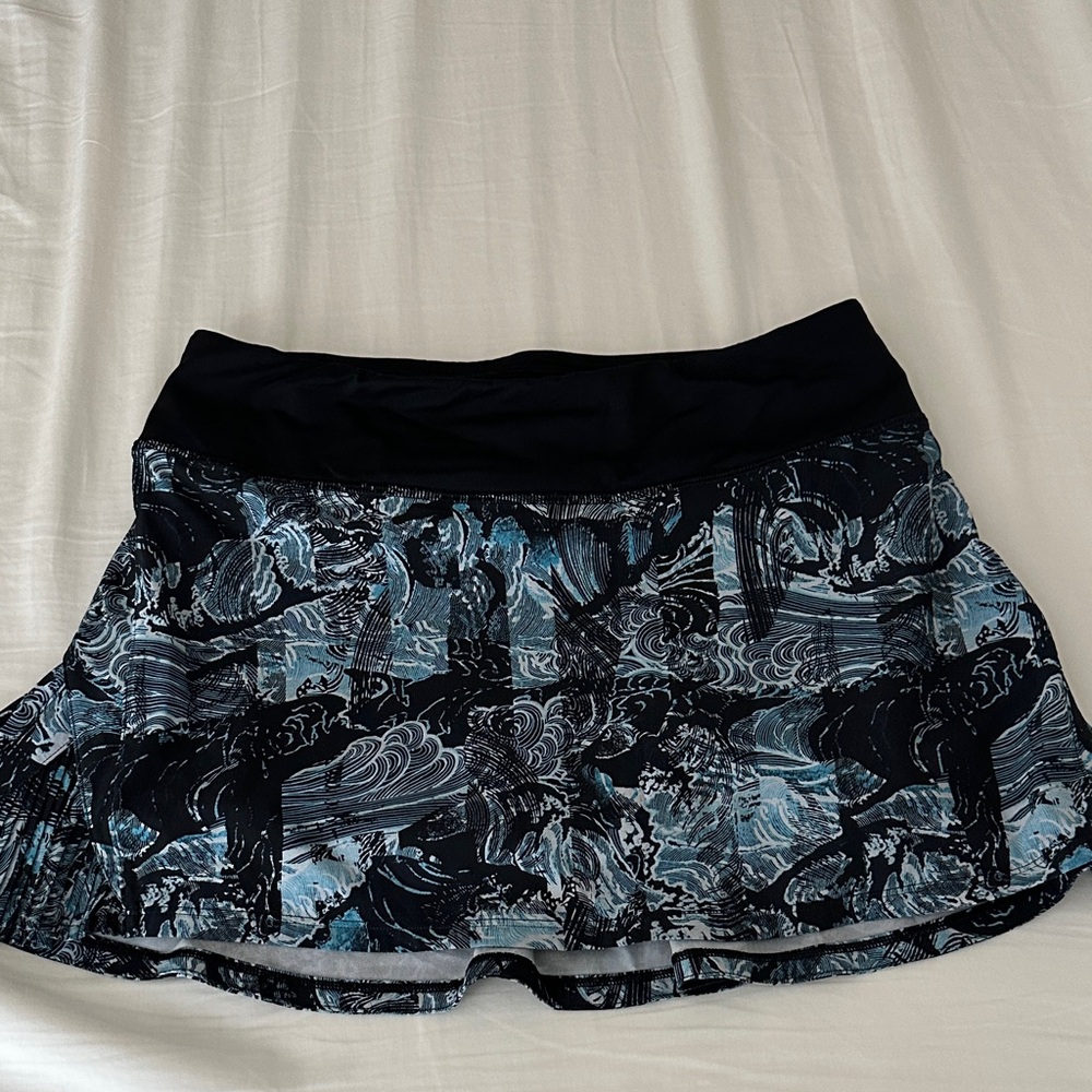Lululemon Size 4 Reg Mini Skirt with Shorts